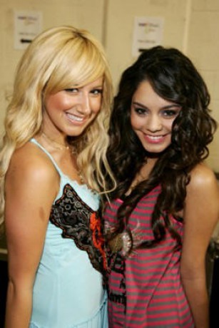 vanessa-hudgens-ashley-tisdale.jpg